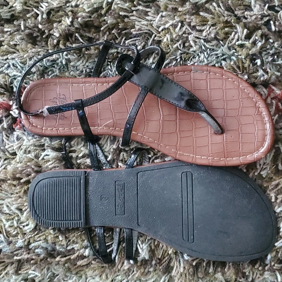 Shoe - Picture 2 of 2